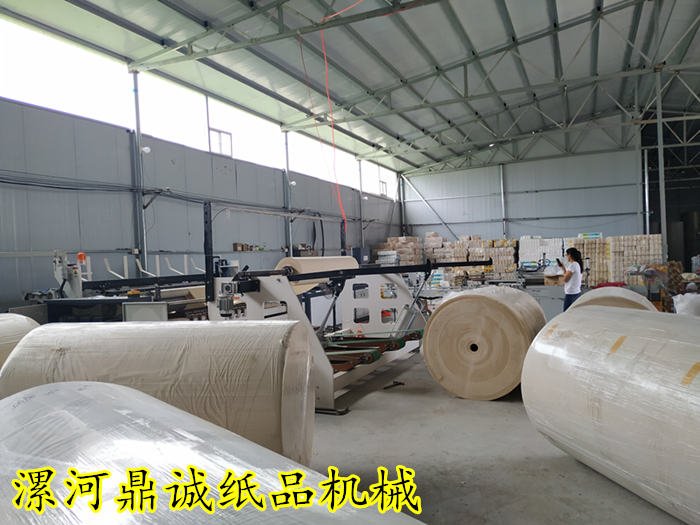 衛(wèi)生紙加工現(xiàn)場